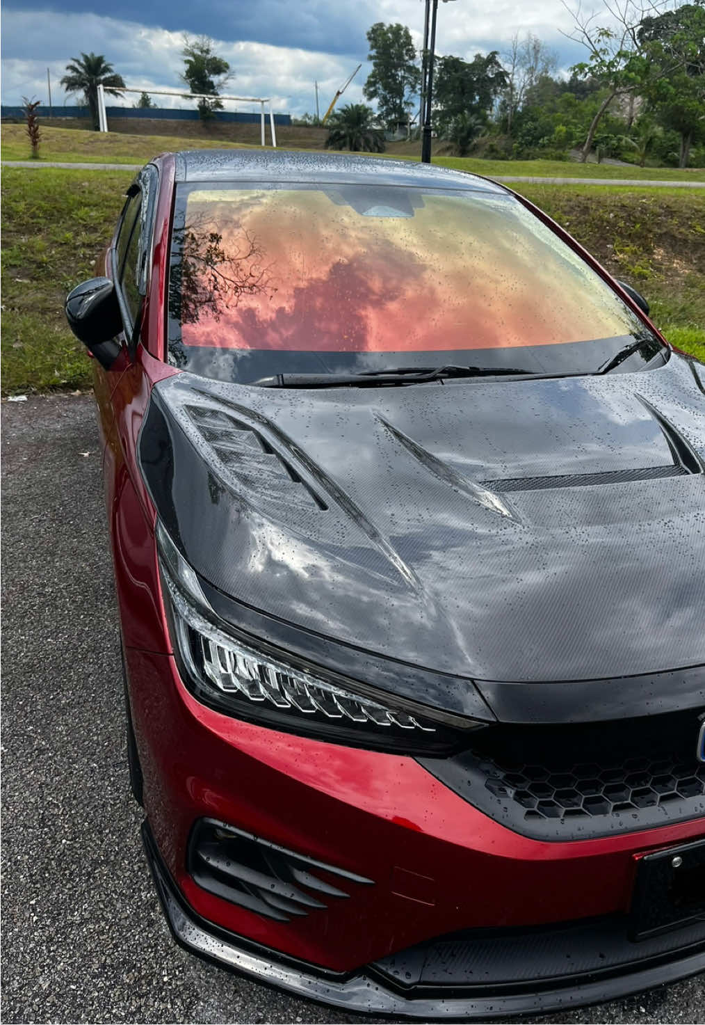 Biar body oribumi asalkan tinted bukan warna awam 😝. Tq @EPUL.TINT⚡️  #hondacity #hondacitymodified #hondacitymerah #chameleontint #masukberandamuu 