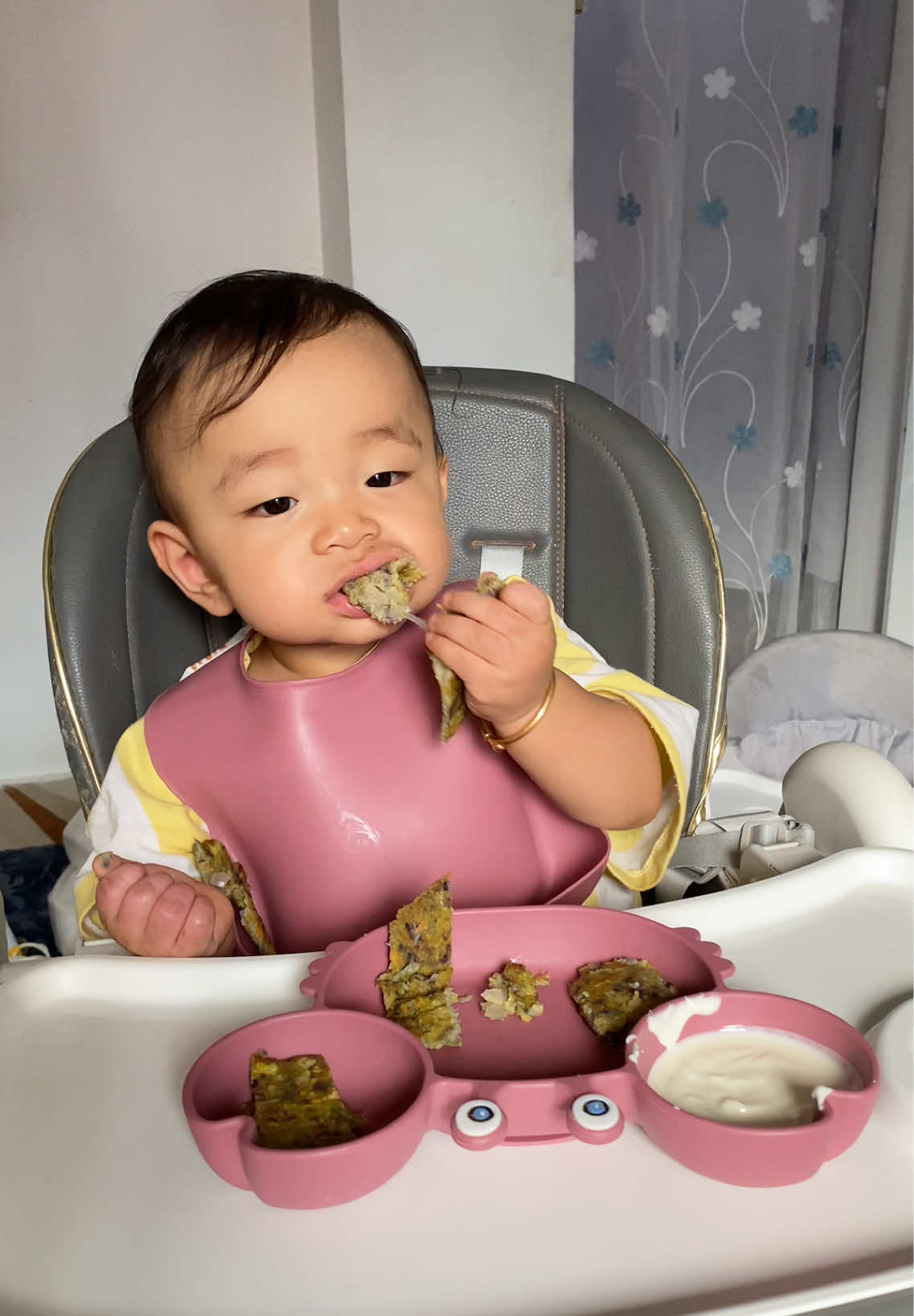 From purées to little bites 🍕  - Almost 11 months and already a little foodie 🍽️, Watching my baby enjoy every bite is the sweetest joy 👶🏻 #creatorsearchinsights #babiesoftiktok #LifeWithAhi #MomsofTikTok #babyfoodjourney 