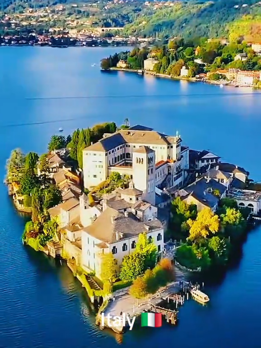 Do you know this little piece of paradise in Italy? 🌿🇮🇹 ✨ Orta San Giulio, Italy 🇮🇹  One of the most beautiful villages in Piedmont, on the shores of Lake Orta. Charming medieval alleys 🌸 Piazza Motta, the heart of the village 🏛️ San Giulio Island with its mystical basilica ⛪ Sacro Monte di Orta, a UNESCO site 🌿 A romantic and peaceful place, perfect for dreaming by the water 💧  #piedmont #orta #lagodorta #piemonte #italy 
