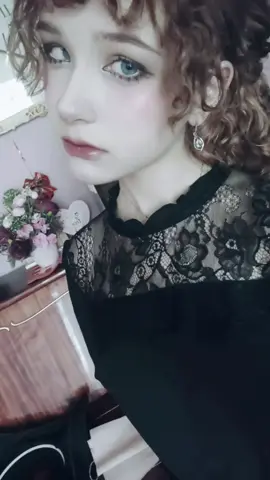 в школу.......  #facereveal #whimsy #whimsical #blueeyes #fitcheck #angel 