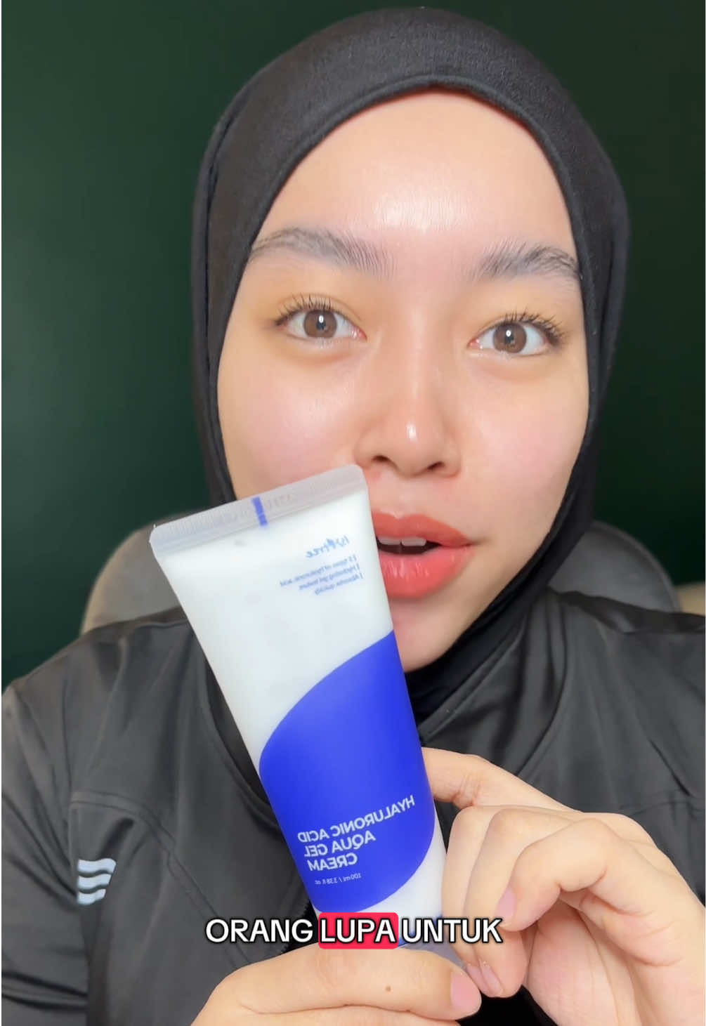 Can’t believe there’s actually a cream that helps with sebum control and acne care Shopee’s lowest price for large size now: https://shp.ee/rv1wgb4 (include in the caption) @Isntree US  #Isntree #shopeefinds #aquagelcream #hyaluronicacid #acneskincare 
