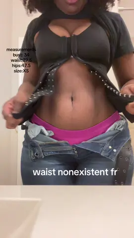 how i put on my waist trainer on  #wetdawg03 #fypシ゚viral #waistline 