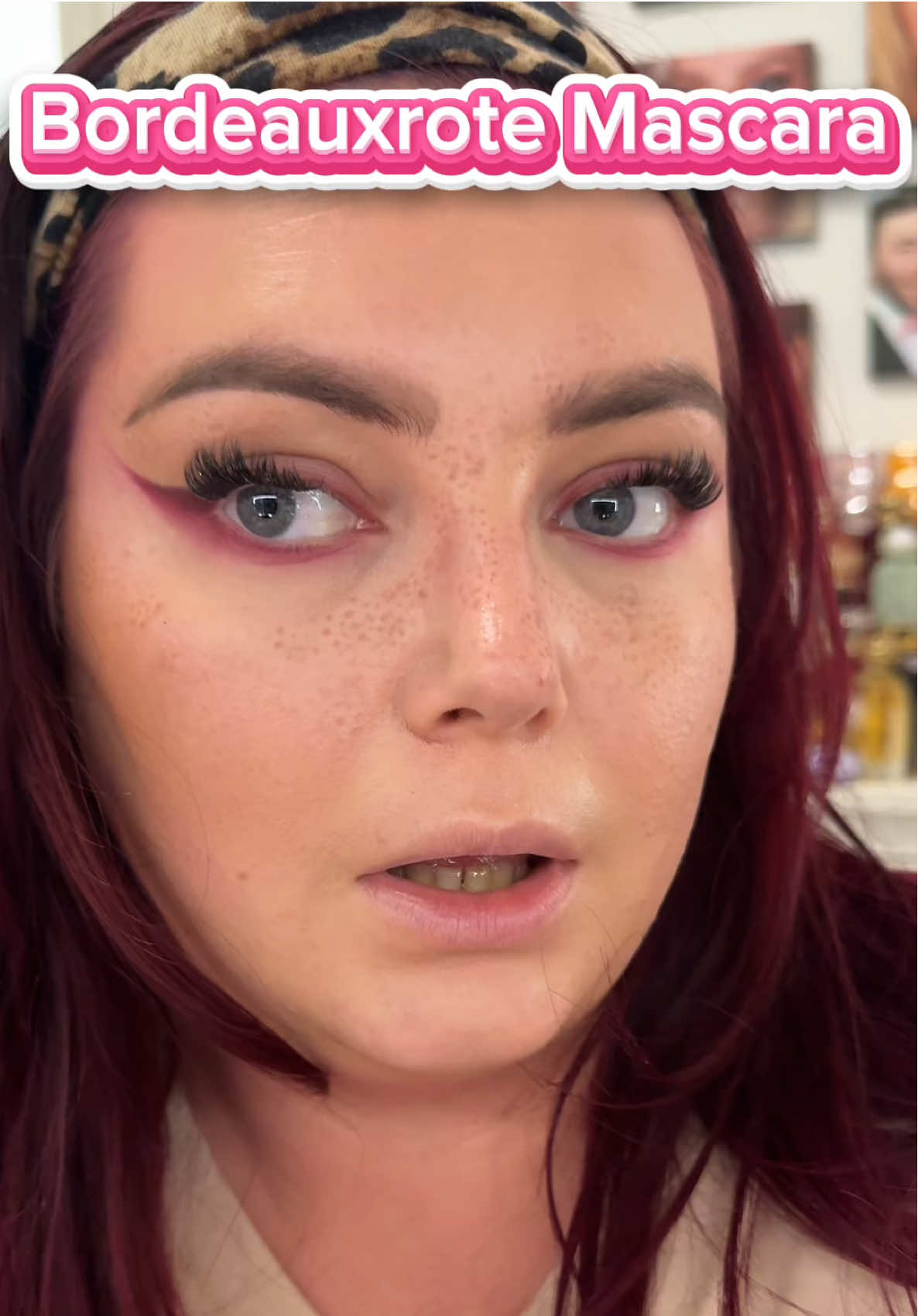 Ich liebe diese Mascara , übrigens könnt ihr die einfach mit lauwarmen Wasser abwischen #tiktokshopdeutschland #tubingmascara #mascara #buntemascara 