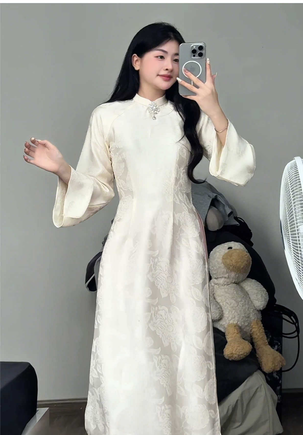 Thêm một gợi ý #embetocvang #xuhuong #aodai 