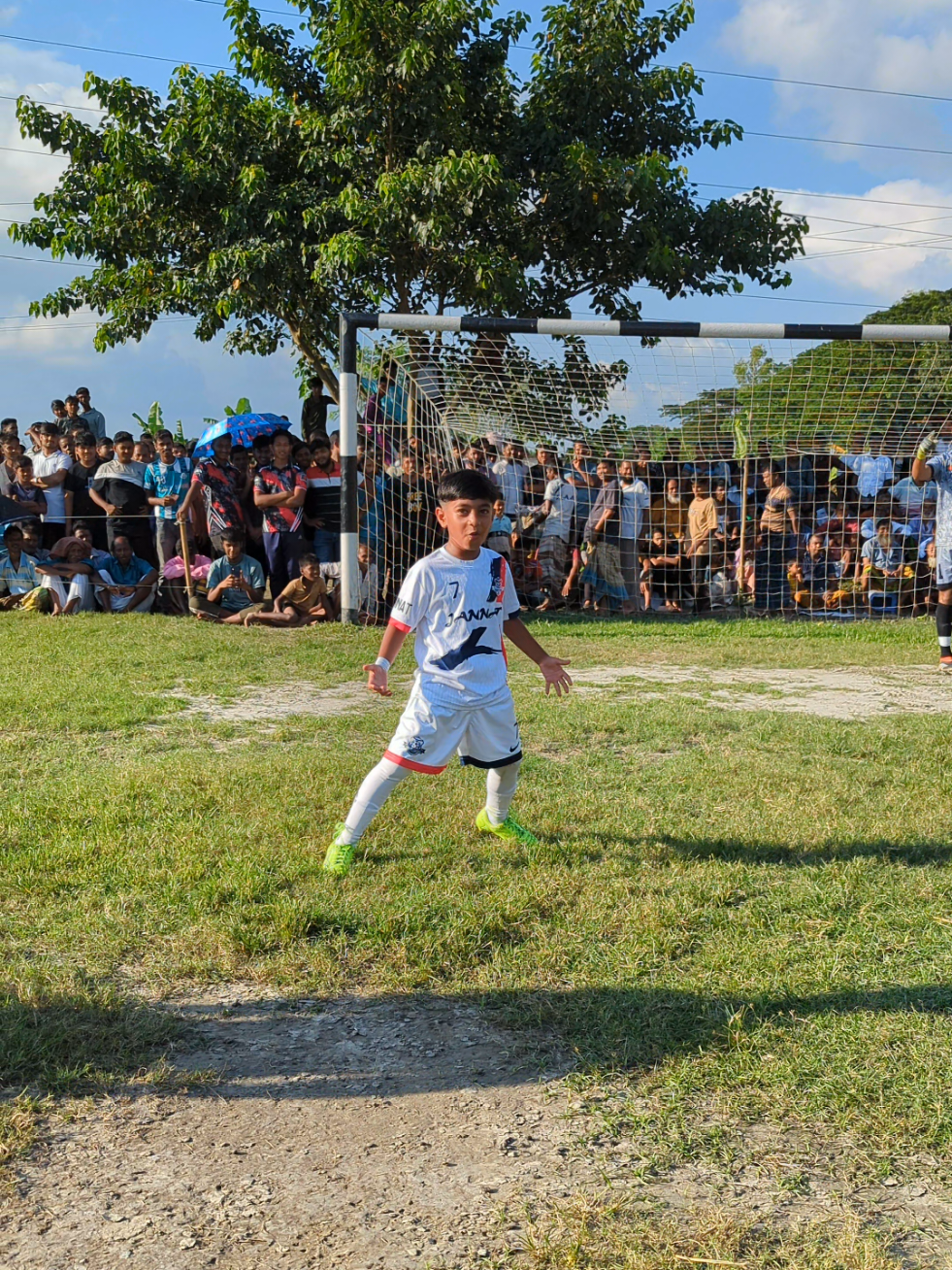 ভাইরাল জুনায়িদ ফুটবলার ⚽⚽ #alamononirshot #footballmatch #fifa2025 #alamonir #shorts 