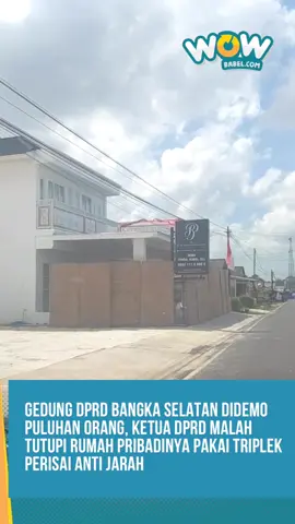 Sejumlah massa menggelar aksi demonstrasi ke kantor DPRD Kabupaten Bangka Selatan, Provinsi Kepulauan Bangka Belitung, Jumat 5 September 2025.  Tuntutan massa salah satunya pangkas anggaran perjalanan dinas anggota dewan yang dianggap pemborosan terhadap uang rakyat.   