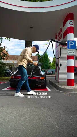 Mit unserem elektrifizierten 911 am Supercharger. Alle Erwartungen, die wir an dieses Auto hatten, wurden erfüllt – viele sogar übertroffen. Und doch ist er für uns immer noch ein Prototyp. Ein Fahrzeug, das Kilometer sammelt und uns wertvolle Erfahrungen liefert. Jede Fahrt bringt uns einen Schritt näher zur Perfektion. #pannhorstelectrics