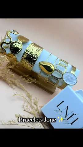 💎 Ces bracelets est un incontournable pour apporter une touche sophistiquée et intemporelle à toutes vos tenues. #bijouxacierinoxydable #bijouxfemme #jewelryaddict #cadeaufemme #pourtoii 