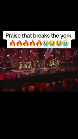 Hot powerful praise song #praise #africanpraise #fyipage #creatorsearchinsights2025 #christaintiktok 