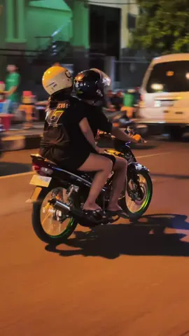 TSHIRT BY: @𝙏𝙖𝙨𝙚𝙧𝙜𝙖𝙣𝙠🤙🏼 @fajartaserr. #tasergank🤙🏻 #ponorogo24jam #twostroke #fyp #fizr 
