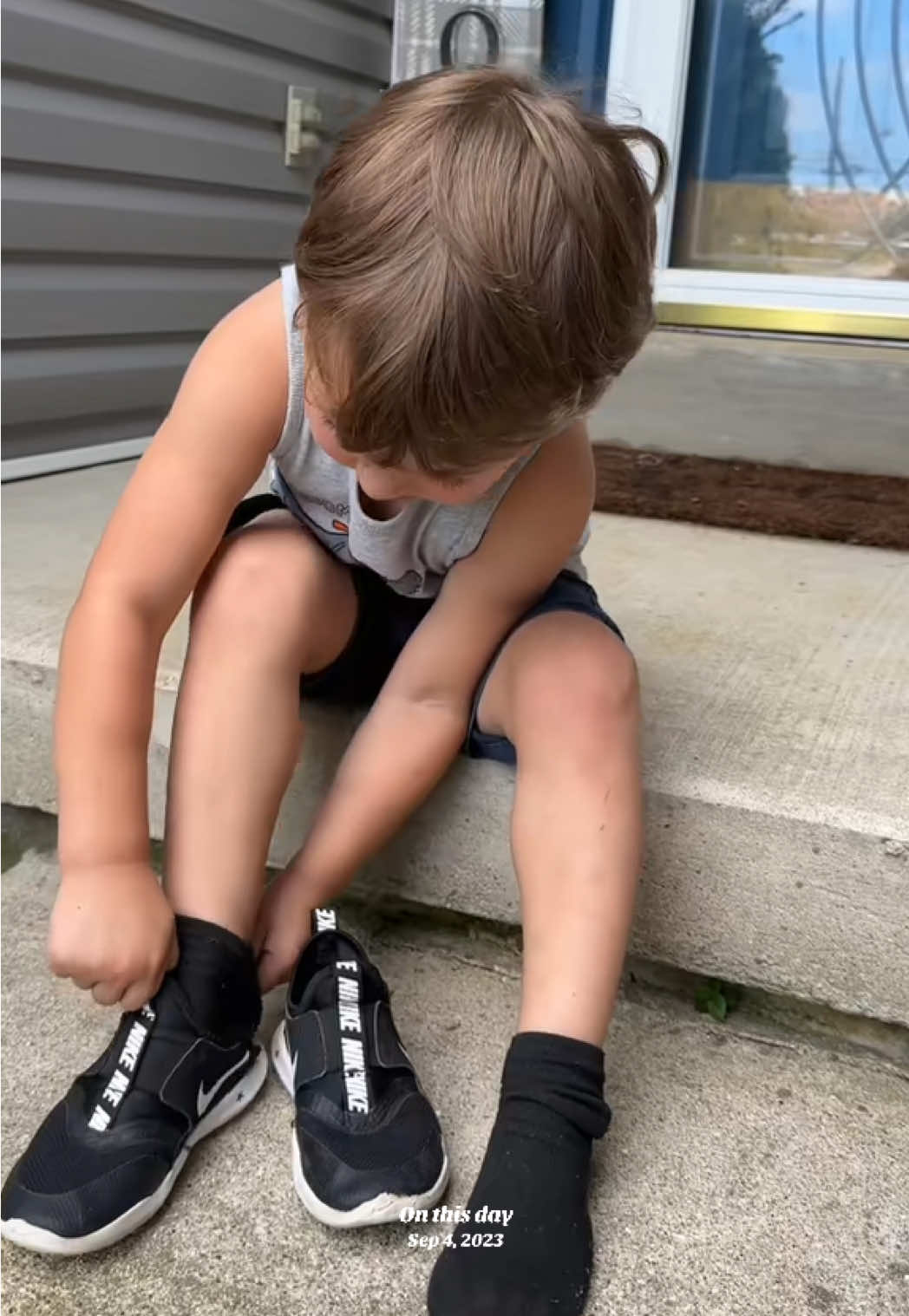 Is your little one always putting their shoes on the wrong feet? Then this is the hack that you need! We used to do the sticker hack but we always had a hard time keeping the stickers on their shoes. I definitely like this hack better! 😊 #onthisday #momhack #toddlermom #toddlersoftiktok #momlife 