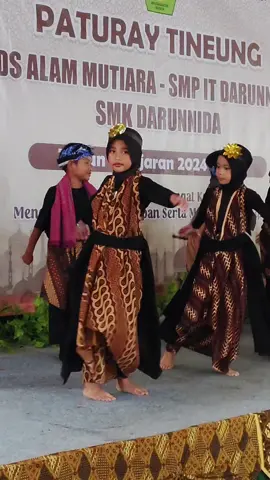 Penampilan terakhir kaka di kelas 2, rencana kelas 3 mau ikut ekskul tari.. udah atur waktu mamah jemput kaka jam berapa dan tunggu kaka sampai selesai, kaka jg udh request2 bekalnya mau dibawain apa aja... mamah kuat, pasti kuat ya neng  maafin mamah ya ka sesayang dan sekangen itu,,kaka tau kan ya ka #anaksurga 