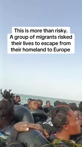 This is how some migrants risking their life to escape from their country. May God protect everyone. #migrantes #immigration #europe #russia🇷🇺 #us 