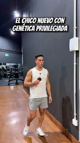Así de fuerte comiendo DÓNUTS⁉️🧐 Utiliza @Cal AI con el Código: DUAL para contar las calorías de tus comidas‼️💪#gym #Fitness #gimnasio #gymduo #calorias 