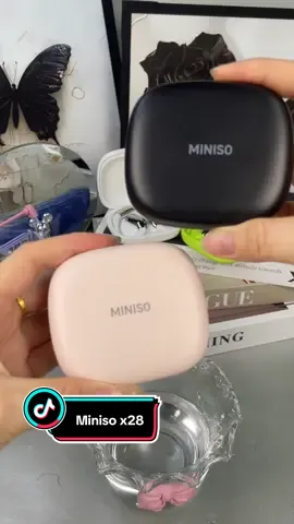 Éstos audífonos Miniso X28 que van sobre la oreja aparte de tener un buen sonido son contra el agua #miniso #minisox28 #overearheadphones #audifonos