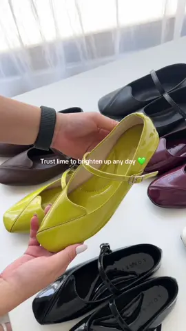 Not just a color, it’s a whole mood 🌈 #flatshoes #dailyshoes #walkwithlomari 