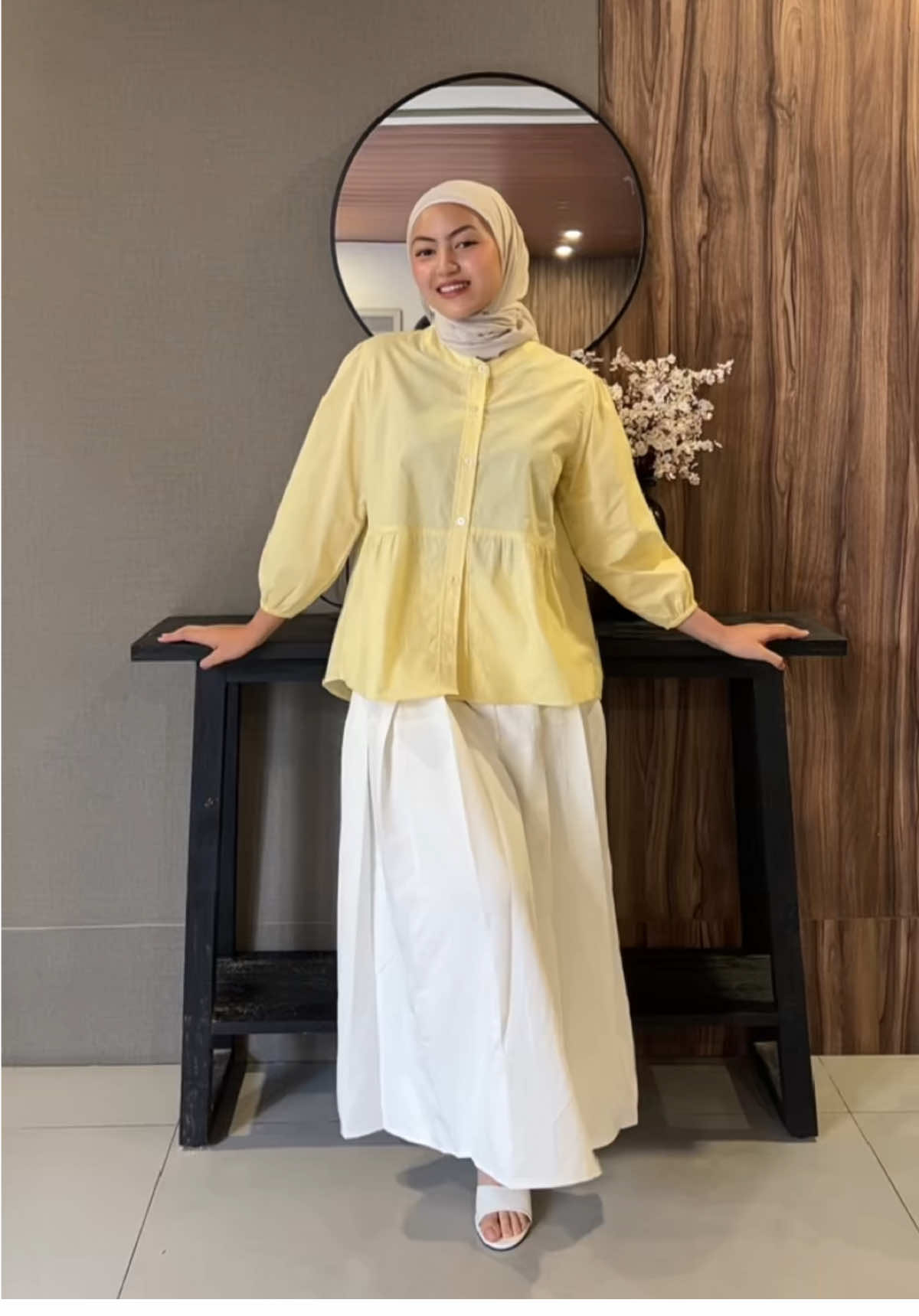 soft color untuk ootd hari inii🧈🫶🏻 #kenakankataluna #kemejamurah #ootdfashion #butteryellow #outfitinspo 