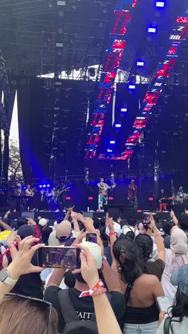 RAN feat. Dicky Difie - Lepaskan Diriku (J-Rocks Cover) Live at Pestapora 2025. Akhirnya bisa liat solo melody yang sempet viral ini langsung dan ternyata lagu J-Rocks dibawain pake stylenya RAN sih asik juga. #Pestapora #RAN #JRocks #dickydifie #LepaskanDiriku