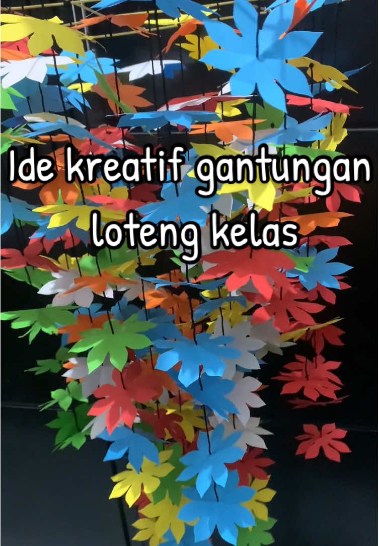 Ide kreatif gantungan loteng kelas. Hanya modal kertas origami, lidi, dan benang rajut. #hiasankelaskreatif #hiasankelasestetik #bungsu 