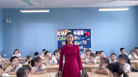 Dậy sớm đi khai giảng năm học mới mà buồn ngủ thì gặp cô…🤭😅#cogiaotieuhoc #fyp #xuhuong 