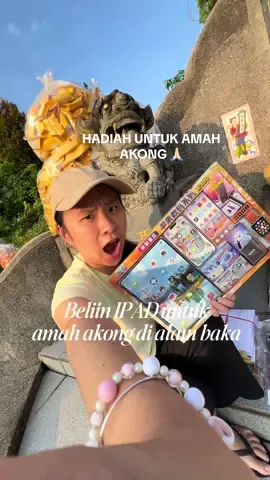 beliin ipad amah akong di alam baka🙏🏻 #grandparents #sembahyangcioko #sembahyangkubur #chinesetradition #uangarwah 