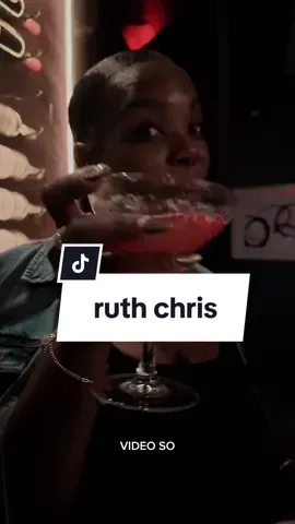 make sure yall check out the new remodeled Ruth Chris Steakhouse in Durham NC #bullcitychick #durhamnc #ruthchrissteakhouse #ruthchrisdurham #raleighinfluencer #ncinfluencer #contentcreator #nccreator