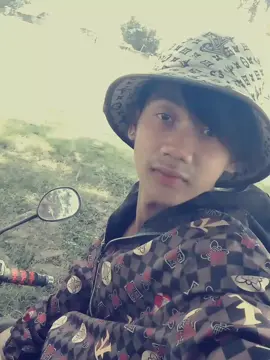 ចេញពីផ្ទះមុខរកលុយ 🤣មានពេលទំនេរនោះទេ🤭#កំពង់ចាមផ្ទះខ្ញុំ🏡💙🥀 កំពង់ចាម