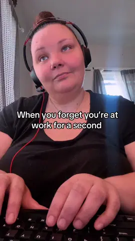 The one call you hope they don’t listen to 🤦🏻‍♀️ #callcenter #customerservice #callcentercomedy #workfromhome #fyp 