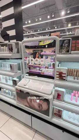 Bags were definitely in hand alright 🛍️ @sephora @rhode skin  #rhode #rhodeskin #sephora #rhodesephora #sephoranewproducts 