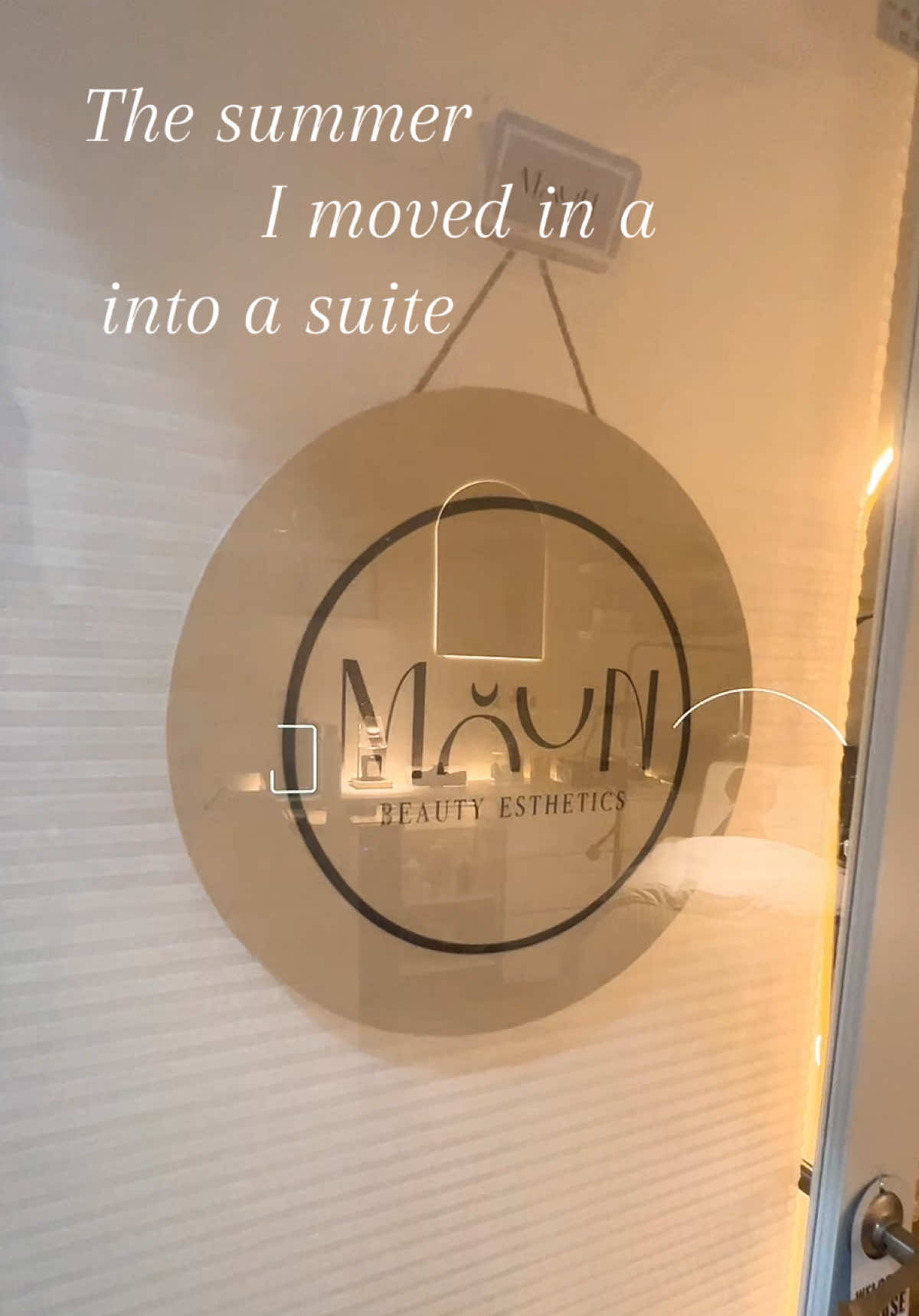 I’ll never stop posting vids of my room🫶🏽 we love her!!  #esthetician #smallbusinessowner #girlssupportgirls #suitedecor #estheticiandecor #estheticianneeds 