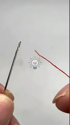 Selama ini masukin benang ke jarum ampun susah benar, dan karena ada tipis ini jadi sangat membantu👌 #tipsandtricks  #tiktok  #jarumbenang  #fyp  #jangkauanluas 