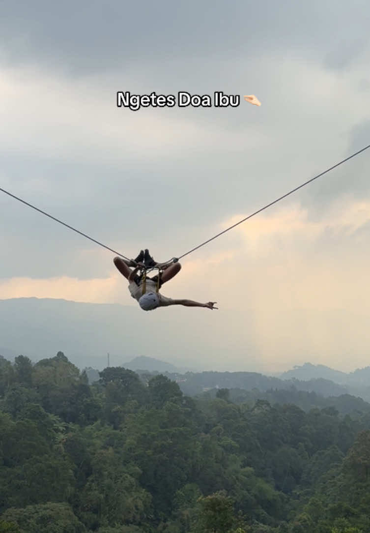 Doa ibu selalu kuat  . . . @canyoningbogor  #fyp #zipline #bogorhits #bogor #viral 