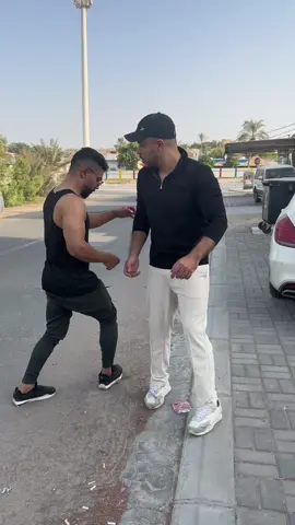 صاحبك لاعب الحديد 🤣🤣#محمدورامي_موصللي #موصللي #رامي_موصللي #محمدموصللي 