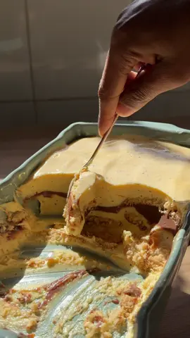 Pavê de Maracujá Trufado 🍰✨ Ingredientes 	•	2 latas (790 g) de leite condensado 	•	2 caixas (400 g) de creme de leite 	•	300 ml de suco de maracujá 	•	Suco de 1 limão 	pó 	•	Biscoitos tipo maisena ou champagne Ganache 	•	250 g de chocolate meio amargo 	•	160 g de creme de leite #confeitaria #receitas #bolo 