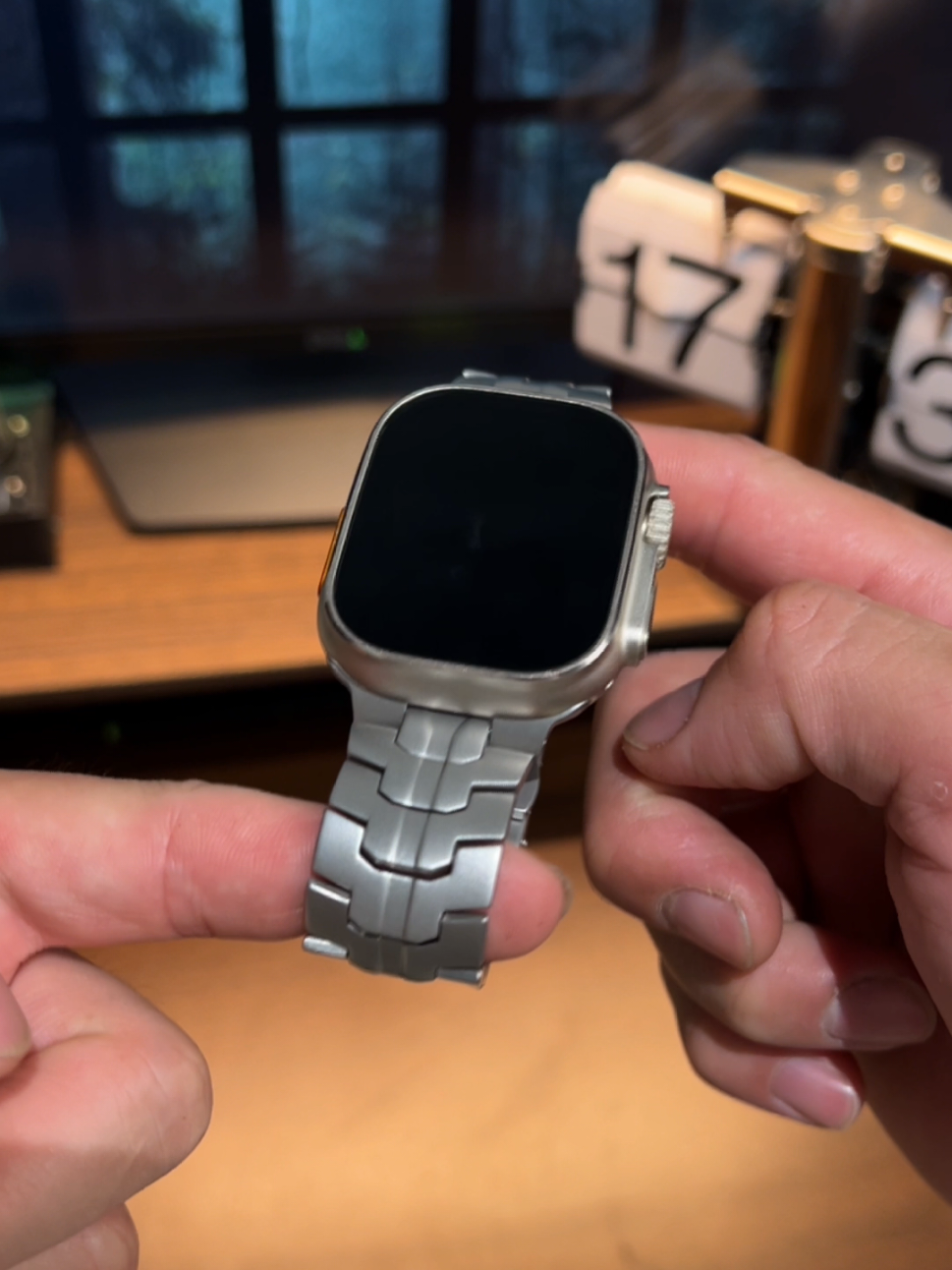 Where style meets security. #applewatch #applewatchband #applewatcharmband 