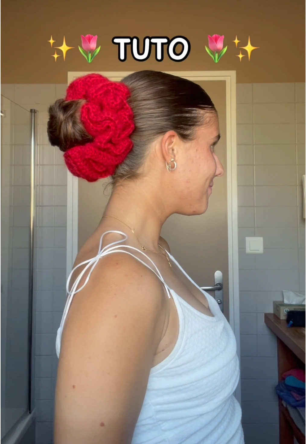 Tuto crochet gros scrunchie 🌹🌸  N’hésitez pas à vous abonner pour plus de tuto + suivre la création de ma marque de vêtements cousus main 🫶🏽  ✨ insta de ma marque : buflow_officiel  #tuto#crochet#handemade#mode#slowfashion 