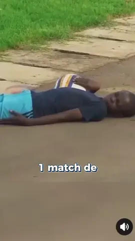 Un match arrêté… par des abeilles 🐝⚽😱 Qui aurait cru voir ça dans le foot ?!