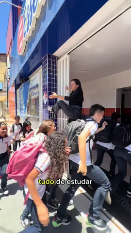 Ganhe 50% de desconto vitalício na matrícula do @colegioessencial 🤩 Mas tem que correr porque é só até 27/09! Localização Rua: Pedro Melo 1005 Antonio Bezerra Então já chama o filho, sobrinho, afilhado, vizinho (até o cachorro quer estudar lá 😂) e garante a vaga! Do Infantil I ao Ensino Médio, com sistema integral e tudo que a gente sonha pra educação deles. Aqui seu filho cresce aprendendo de verdade, com carinho e qualidade. 👉 Boraaaa? Corre porque essa é a oportunidade que não aparece todo dia!