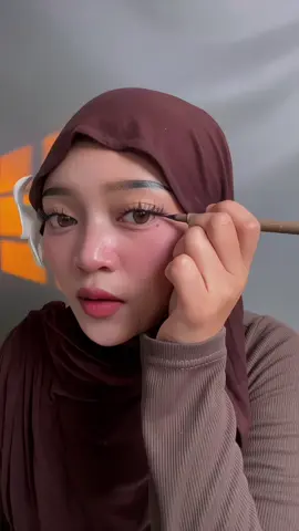 Bikin eyeliner atau alis lebih satset kalau ujungnya runcing kaya gini✨ #Eyeliner #eyebrows #eyelinertutorial 