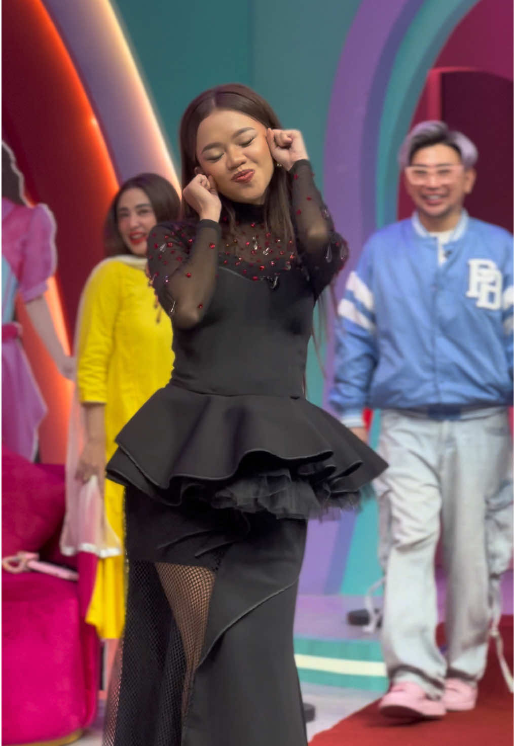 Kalo begini jatohnya sok cantik ya! Hahaha  #ummiquarry #pagipagiambyar #cantik #tiaraandini #transtv 