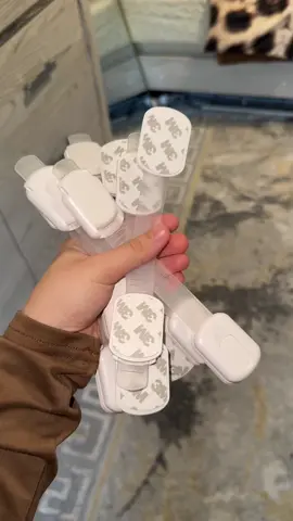 10/10 Definitely recommend!! #tiktokshop #tiktokhaul #babyproof #safetylocks #babydoorlocks  