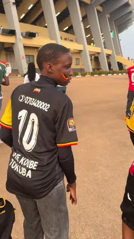 Onawulira 😂😂 Happening now at 🇺🇬 Uganda Cranes Vs Mozambique 🇲🇿 Match at Namboole!! 