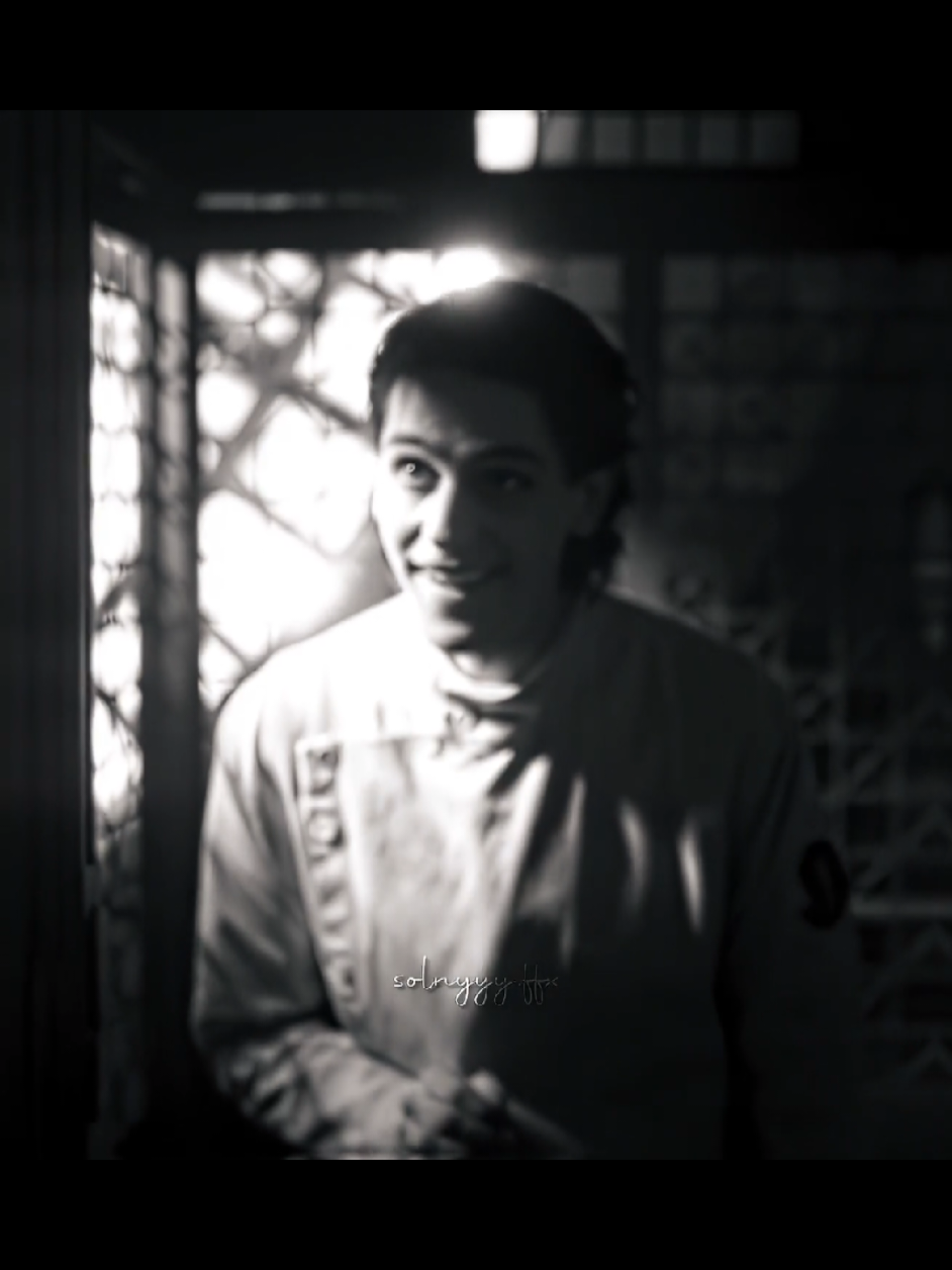 his flashbacks were the best thing in season 2!! || scp: jcqscenes || ac: @katie || #isaacnight #wednesday #netflixseries #viral #fyp 