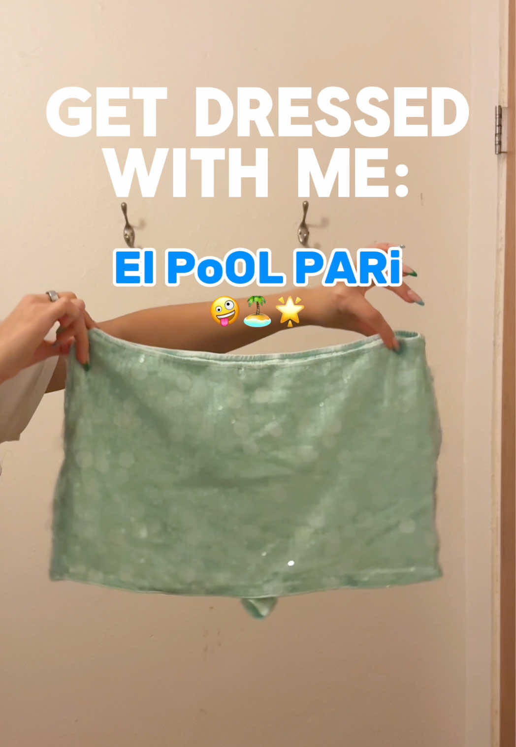 get dressed with me pa el pool pari de bad bunny 🏝️🩵🌟 kept it simple for the pool party, i think the chain really added to the outfit! made me feel mermaid vibes 🧜🏼‍♀️ #nomequieroirdeaqui #badbunnypoolparty #outfitinspo #summernightoutfit #badbunnyoutfitideas 