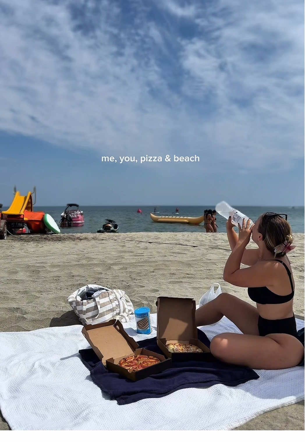 Pizza date on the beach with you