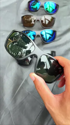 Las buenas gafas de sol son para hacer que la visión sea clara en lugar de negras. #polarizedsunglass #photochromiceyeglass #sunglasses #style #sunglassformen #antiuv #tiktokshop #fypシ゚viral #TikTokShopSummerTurnUp #dealsforyoudays 