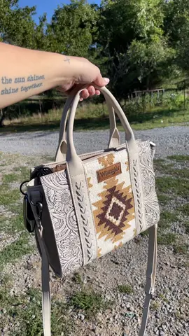 So cute!! By far the cutest fall purse out there. #wrangler  #fallwestern #W#Westernpurse
