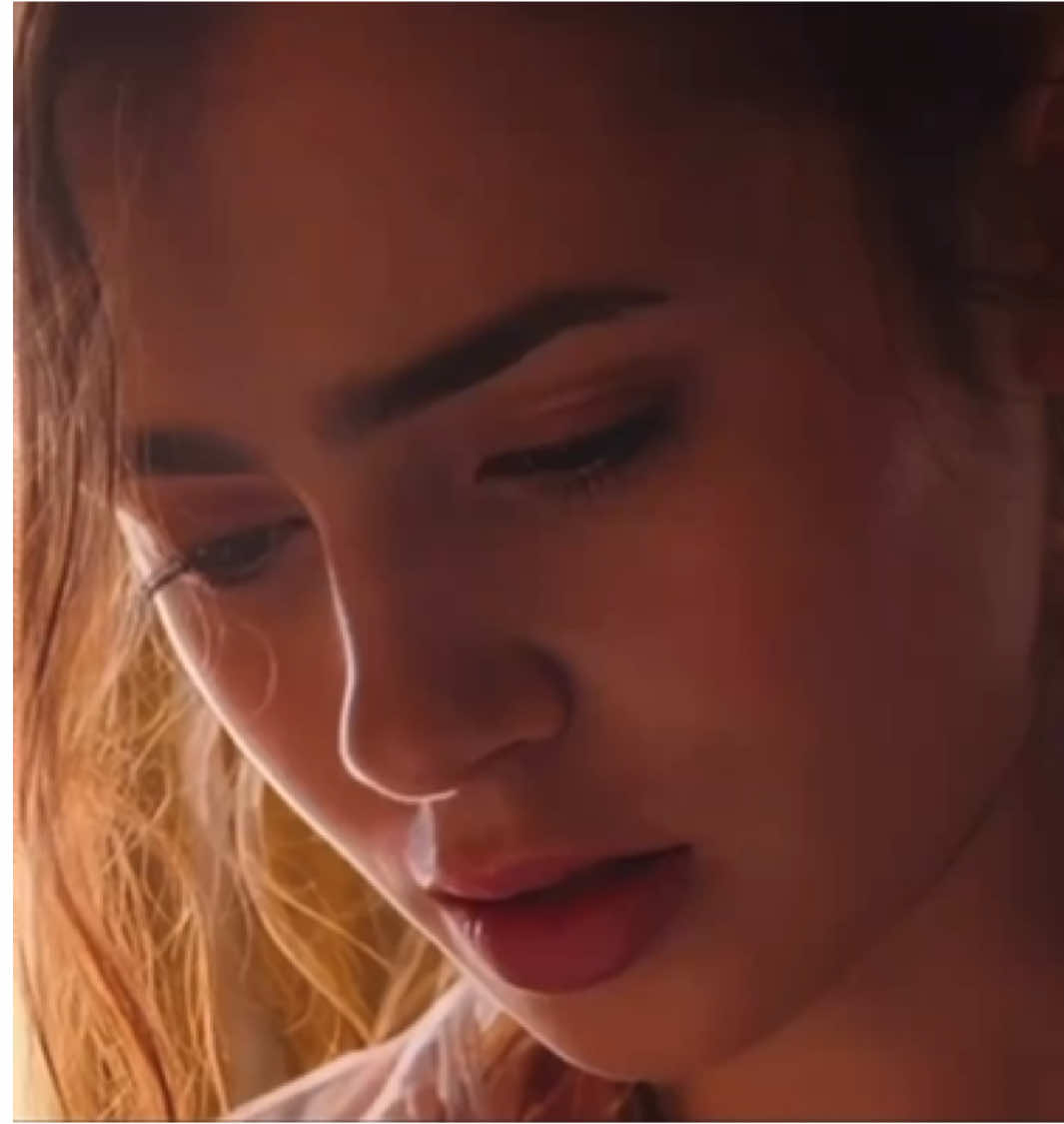 “Amando cada pedacinho seu, principalmente suas fraquezas.”  #loverosie #lilycollins #2000s #edit #explore