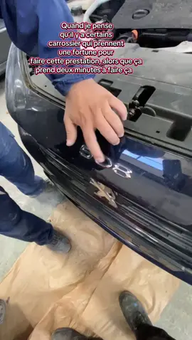 Le client demande d’enlever son motif sur son pare-chocs, sans abîmer la peinture #a#automobileCa#Carrosseriee#reparations#astuces#astuce