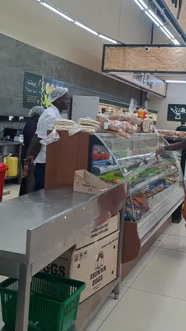 Fake handshake prank🤣 #funnyvideos😂 #comedy #prankvideo #buffalomallnaivasha #inukagraduationnaivasha 
